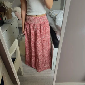 Zara långkjol - Instressekoll på denna populära kjolen från zara. Pris kan diskuteras. (Lånade bilder)