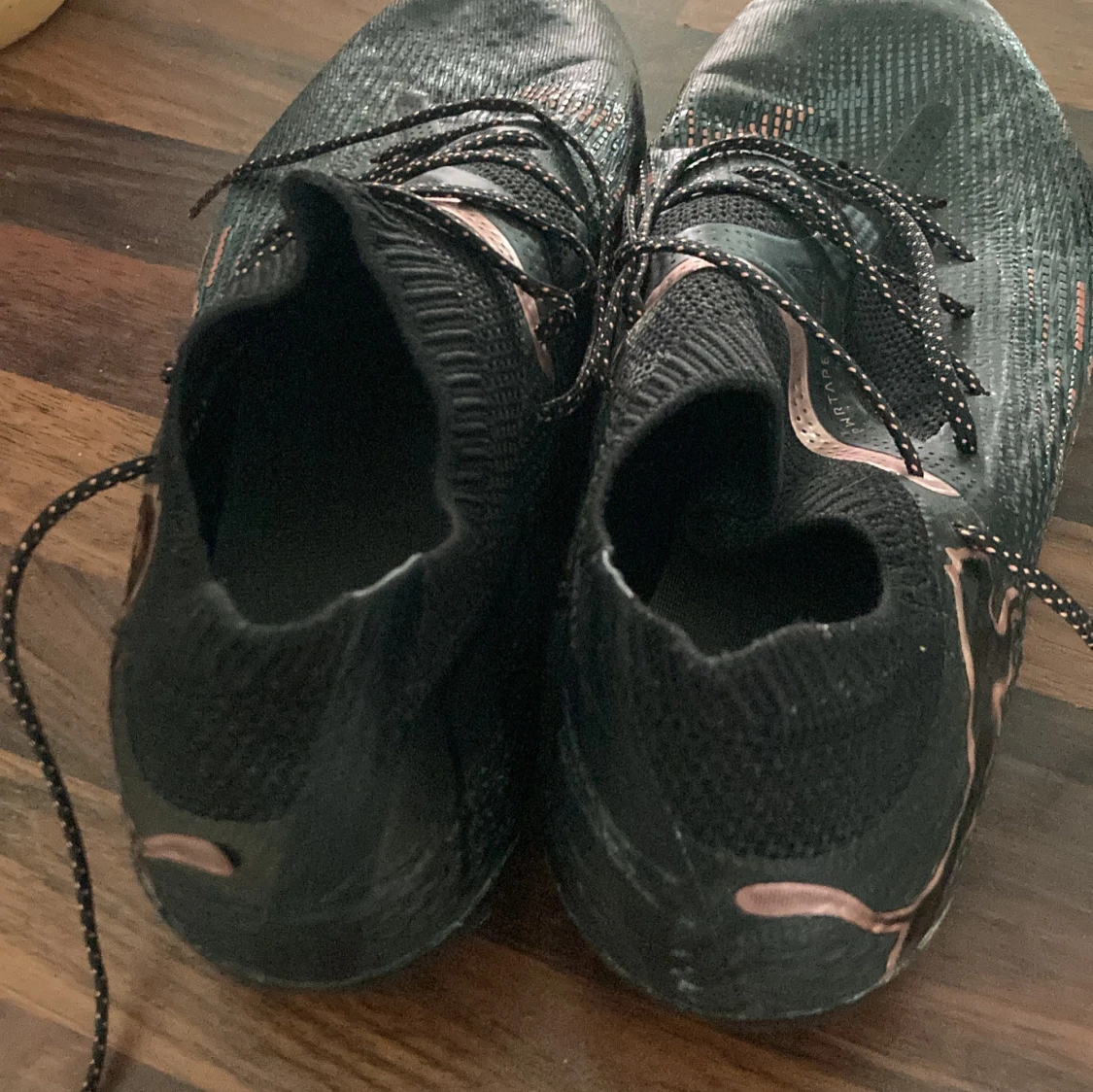 Svarta Puma fotbollsskor med snörning - 1