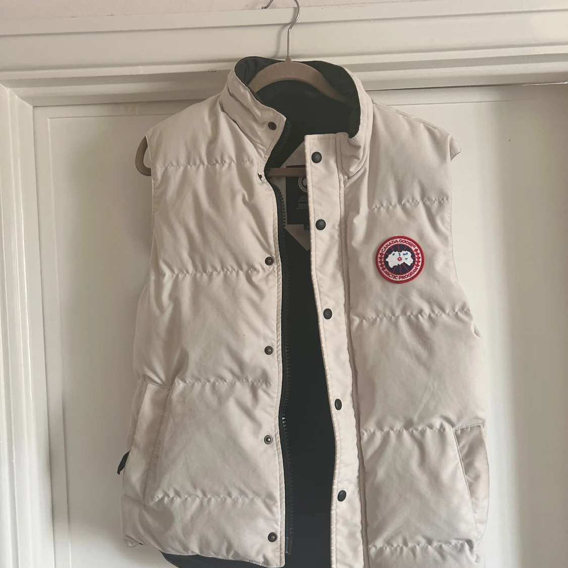 Vit dunväst från Canada Goose