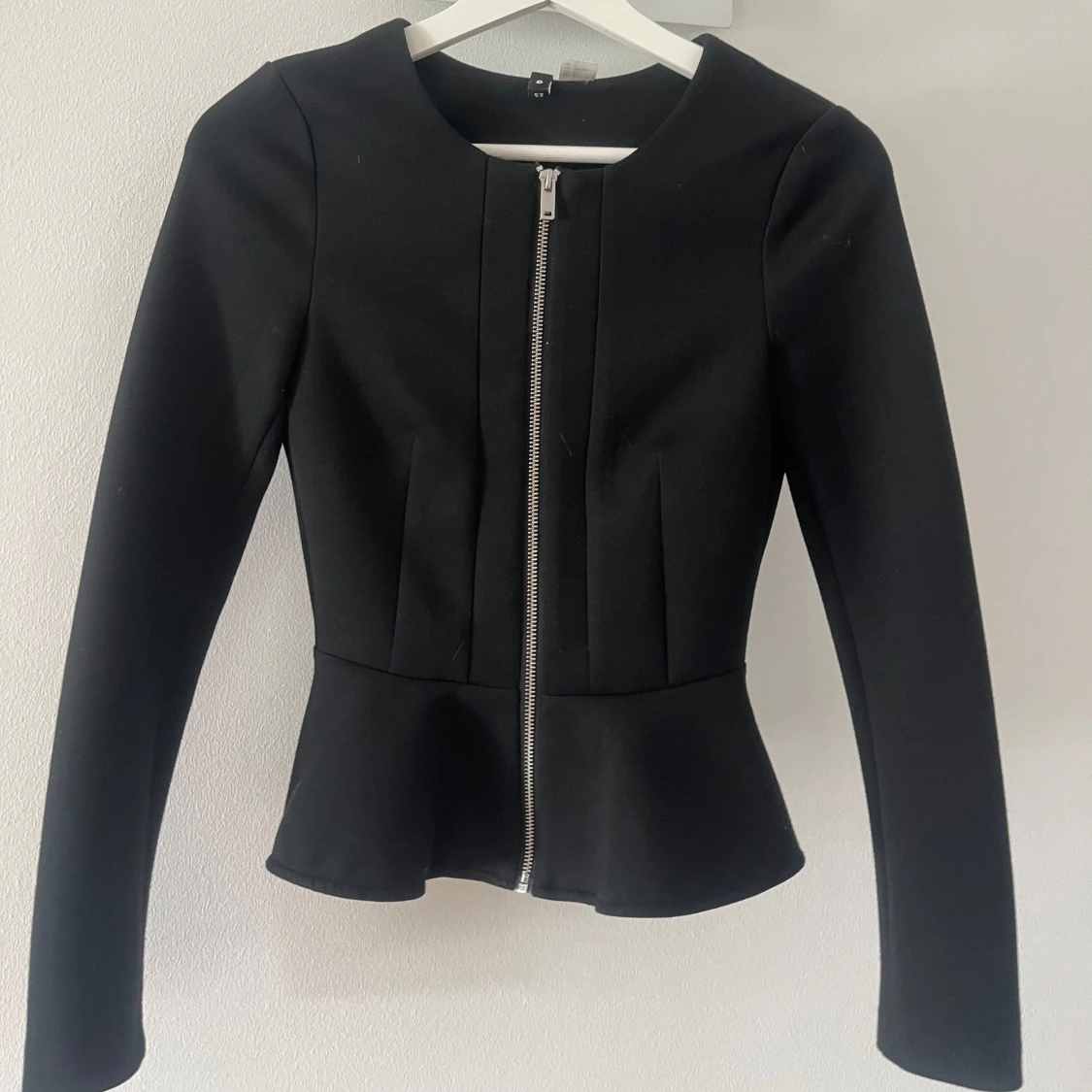 Snygg svart ”jacka” - 2