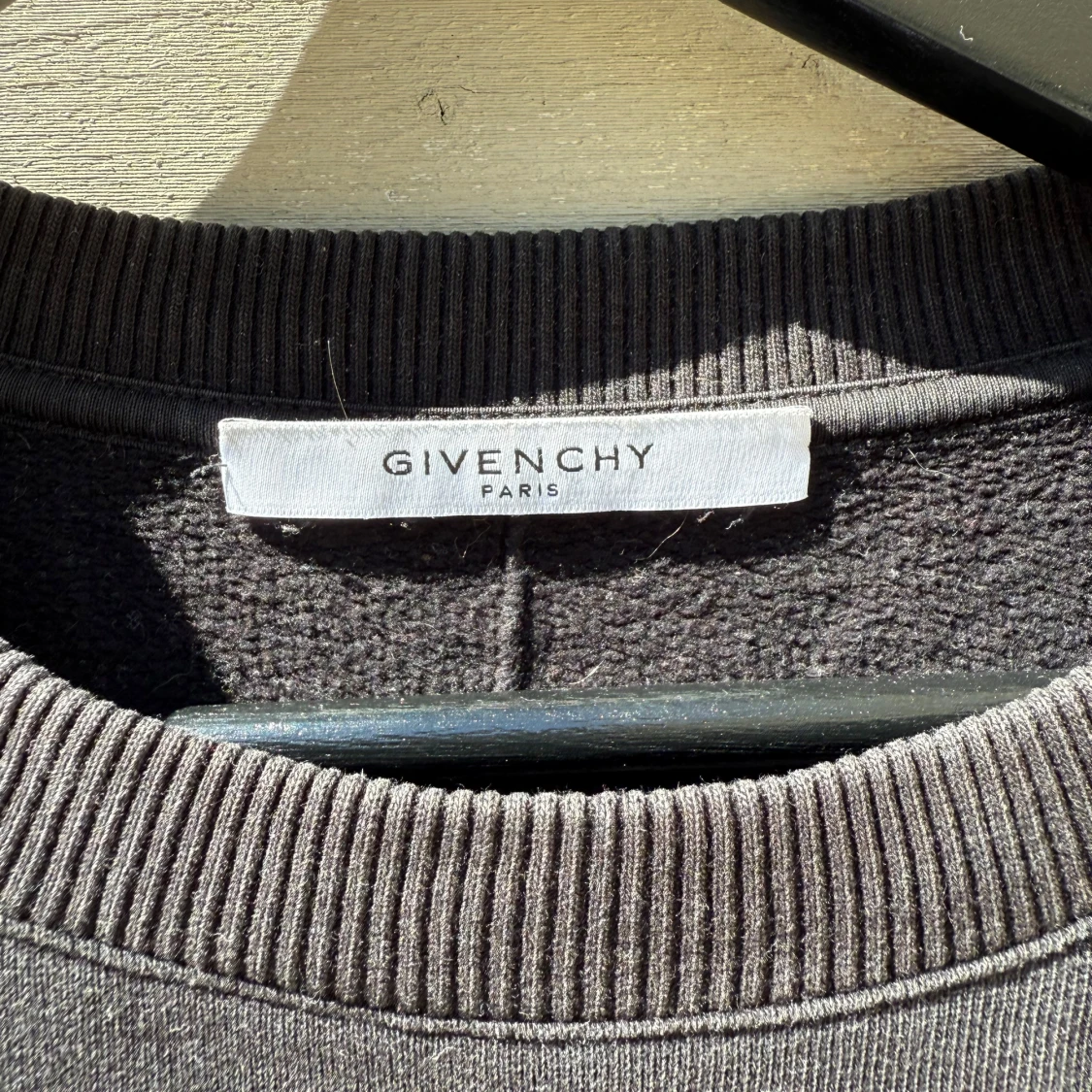 Svart sweatshirt från Givenchy med stjärnmönster - 2