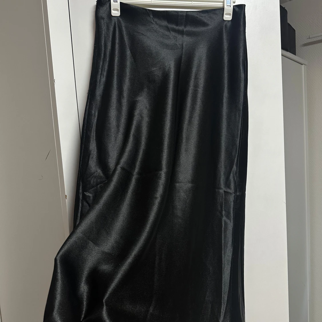 Svart satinkjol - 2