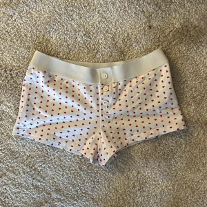 Pyjamas shorts - Pyjamas shorts från gina tricot. Storlek 158/164. Passar mig som XS. Jättebra skick🩷