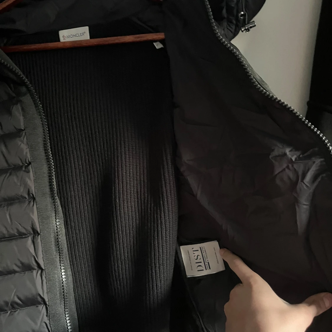 Svart hybridjacka från Moncler - 2