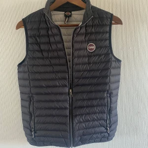 Collmar väst - Säljer denna skit snygga colmar väst då den inte passar mig. Passar s. 