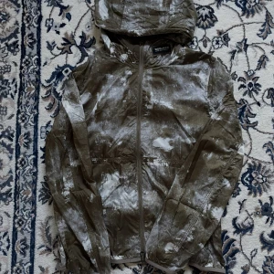 Woolrich Windbreaker - Woolrich Windbreaker | Skick: 10/10 | Storlek: Us = M / Eu = L (sitter som en M) | Självklart äkta! Riktigt bra skick och väldigt snygg och som vanligt är det bara att höra av er vid minsta lilla intresse eller fundering!😊