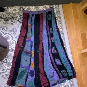 Maxi Kjol - M/L maxi kjol med funky pattern