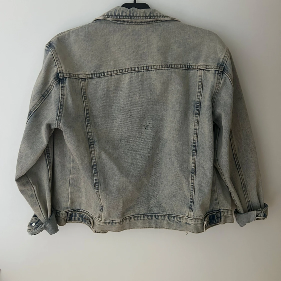 Ljusgrå jeansjacka med klassisk passform - 1