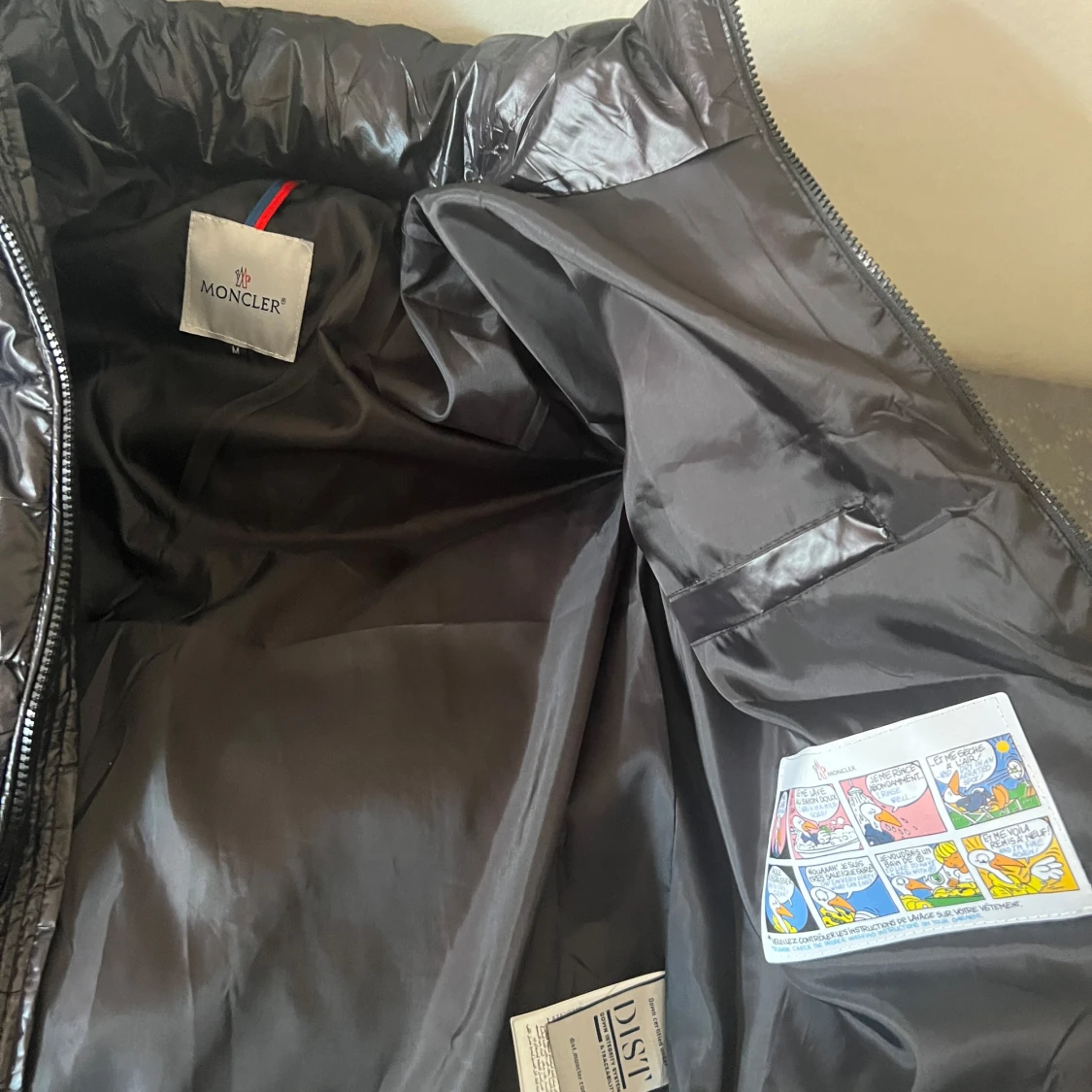 Svart pufferjacka från Moncler - 1