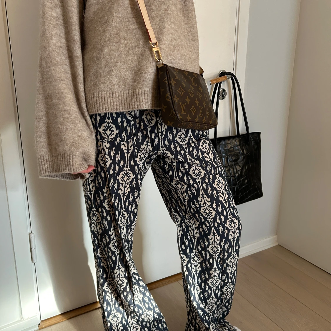 Mönstrade byxor i blått och vitt - 1