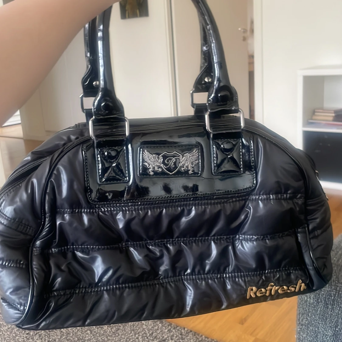 Svart axelväska från Refresh - 1