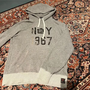 Grå hoodie från Polo Ralph Lauren - Intressekoll ? På min Ralph lauren hoodie
