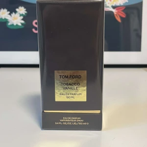 Tom Ford Tobacco Vanille Eau de Parfum 100 ml - Oöppnad, parfymen är i 100ml flaska. En bra doft där bland annat, du tänker på en varm sommarkväll.