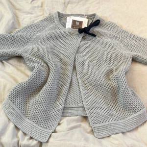 ❗️Intressekoll❗️ kofta Hansen&Jacob - Intressekoll på denna jättesöta fina stickade koftan i hög kvalitet! Den är ifrån märket Hansen&Jacob i strl medium men passar bra på mig med xs/s. Jättebra skick! Lägg prisförslag vid intresse! 🩷