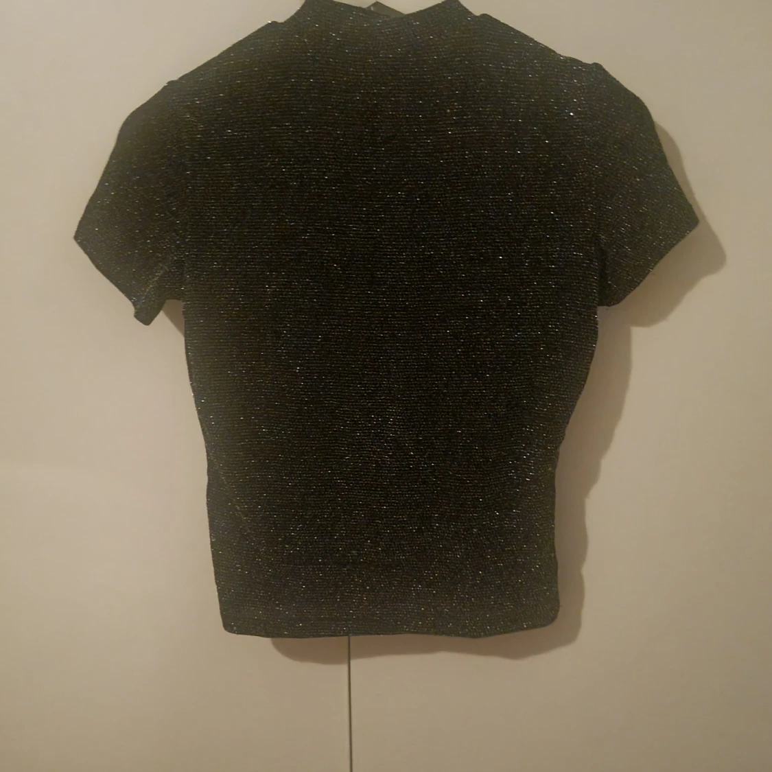 Svart glittrig topp - 1