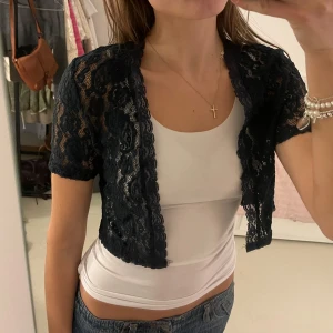 Spetsbolero - Superfin spetsbolero🌸