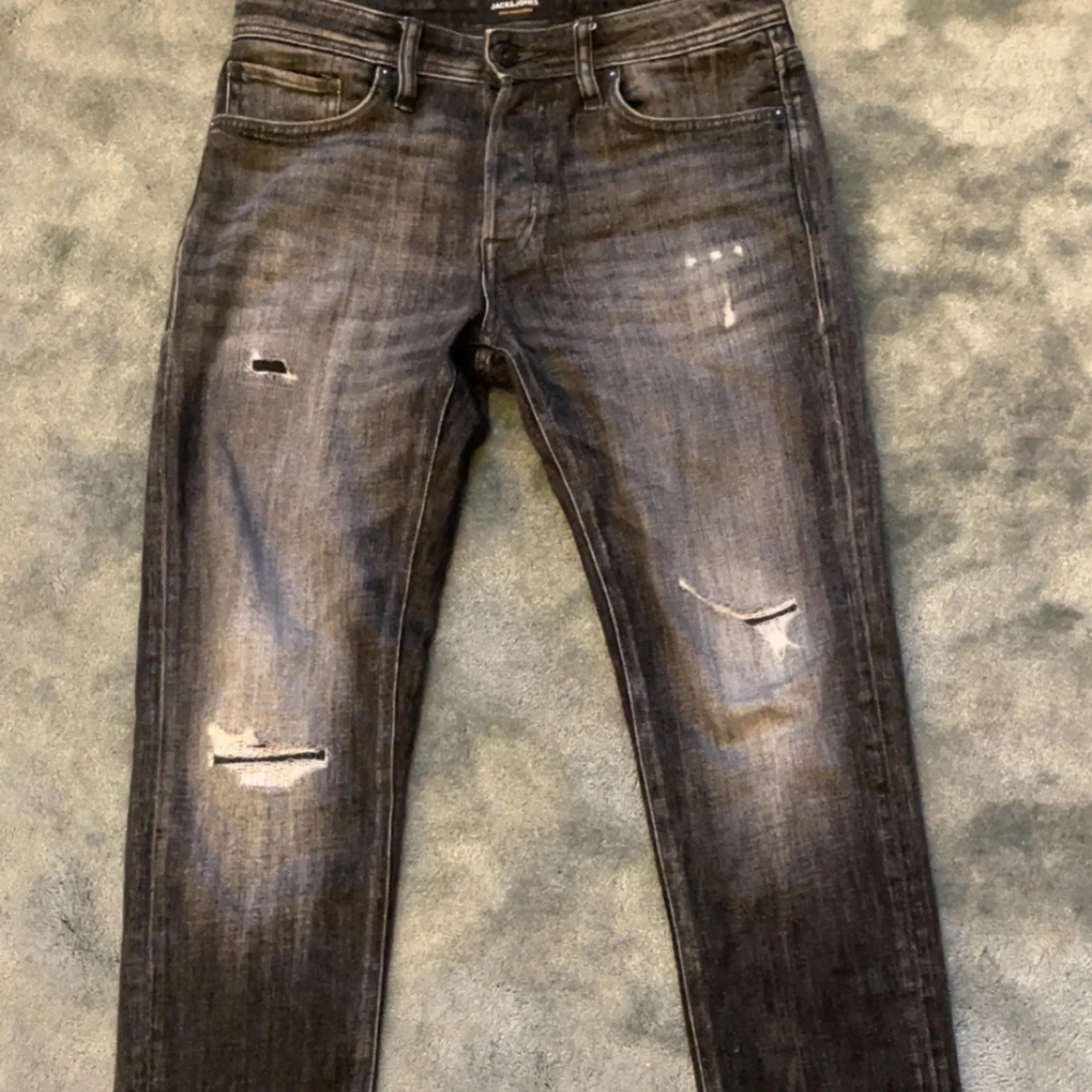 Jack and Jones jeans med slitningar  - 2