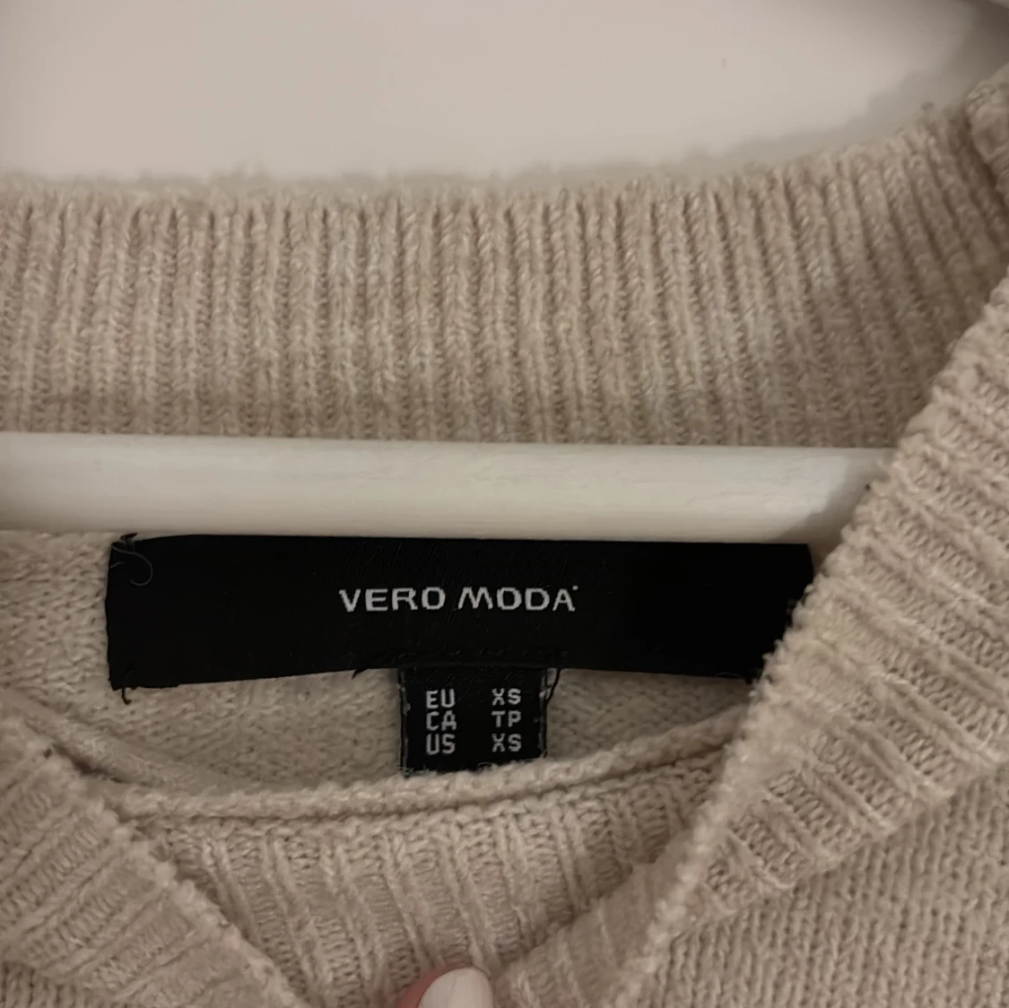 Beige stickad tröja från Vero Moda - 1