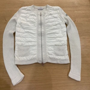 Moncler cardigan - Moncler cardigan i vit