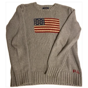 Polo Ralph Lauren flag sweater  - Fint skick    Sitter som S/Xs  längd 62cm    Bredd 49cm.     Hör av dig vid funderingar!