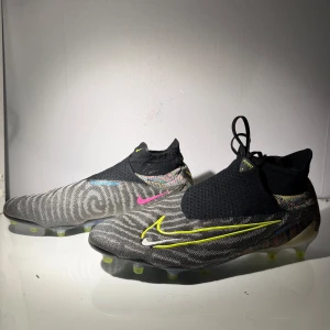 Nike Phantom GT2 Elite Dynamic Fit Fotbollsskor - Säljer ett par Nike Phantom GT2 Elite Dynamic Fit. Använd 5 gånger max.
