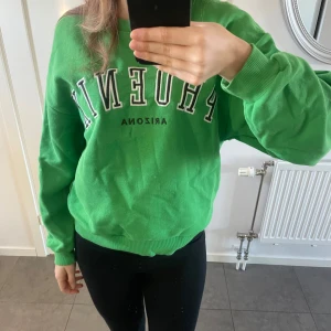 Tröja - Snygg tröja från Gina som är i väldigt bra skick!