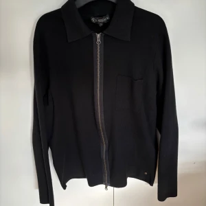 Lagency tröja - Använd fåtal gånger då den är för liten