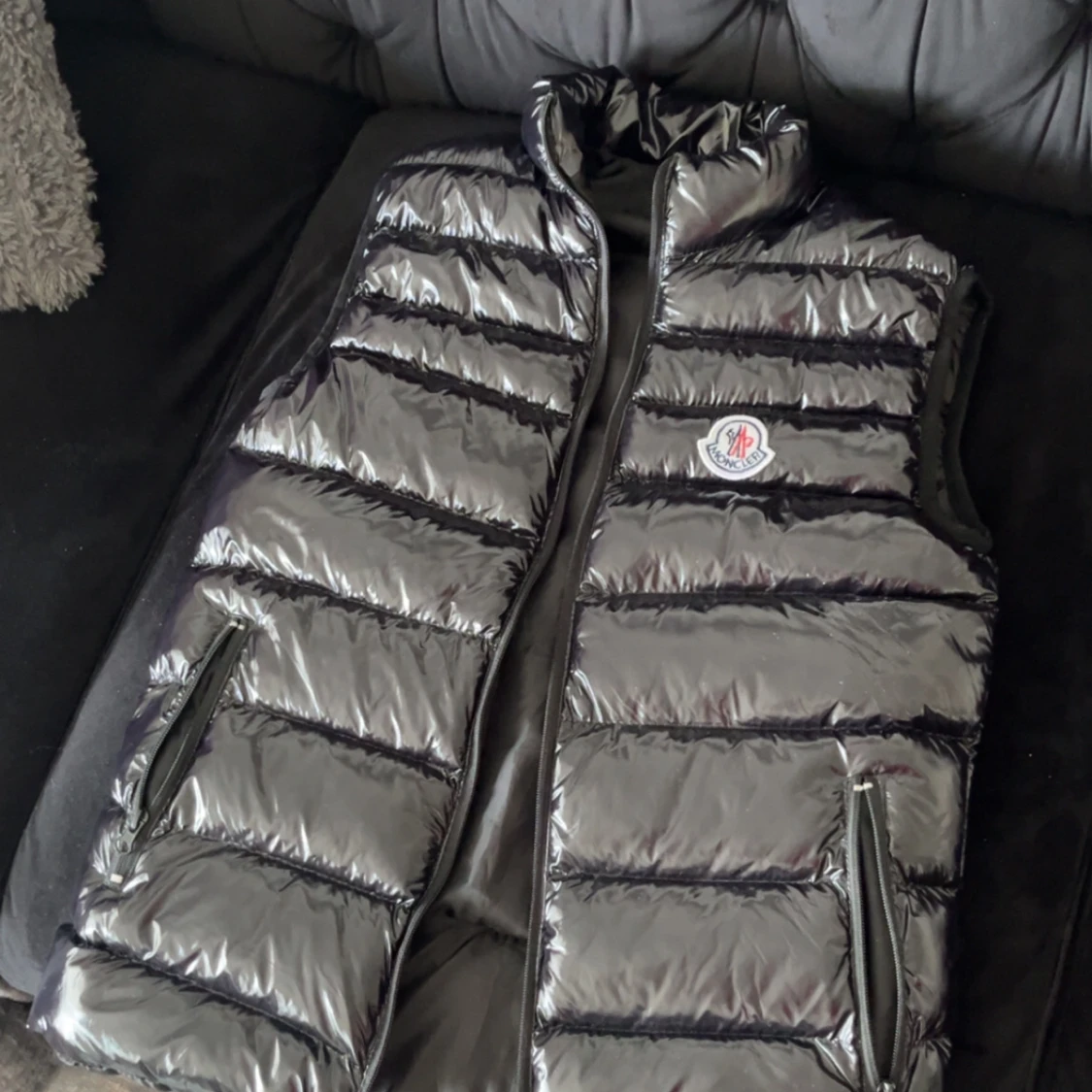 Svart dunväst från Moncler