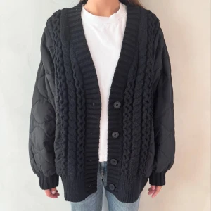 Vårjacka  - Super snygg vår jacka. Samma som första bilden fast den har coola randiga detaljer🥰🥰