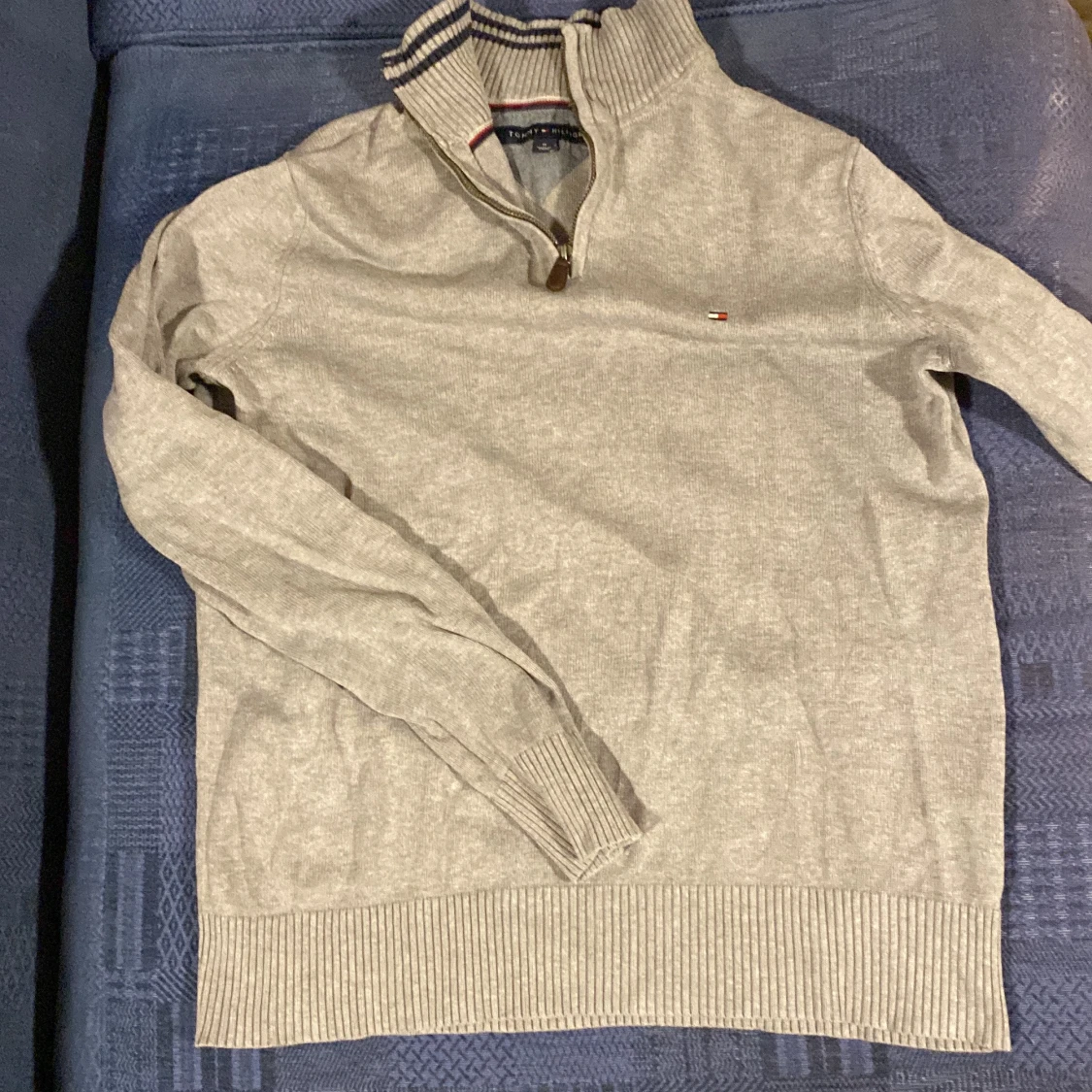 Grå tröja med dragkedja från Tommy Hilfiger - 1