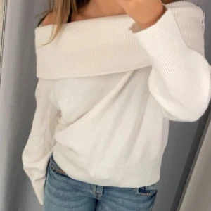 off shoulder tröja - Söt tröja från H&M, kommer dock aldrig till användning!
