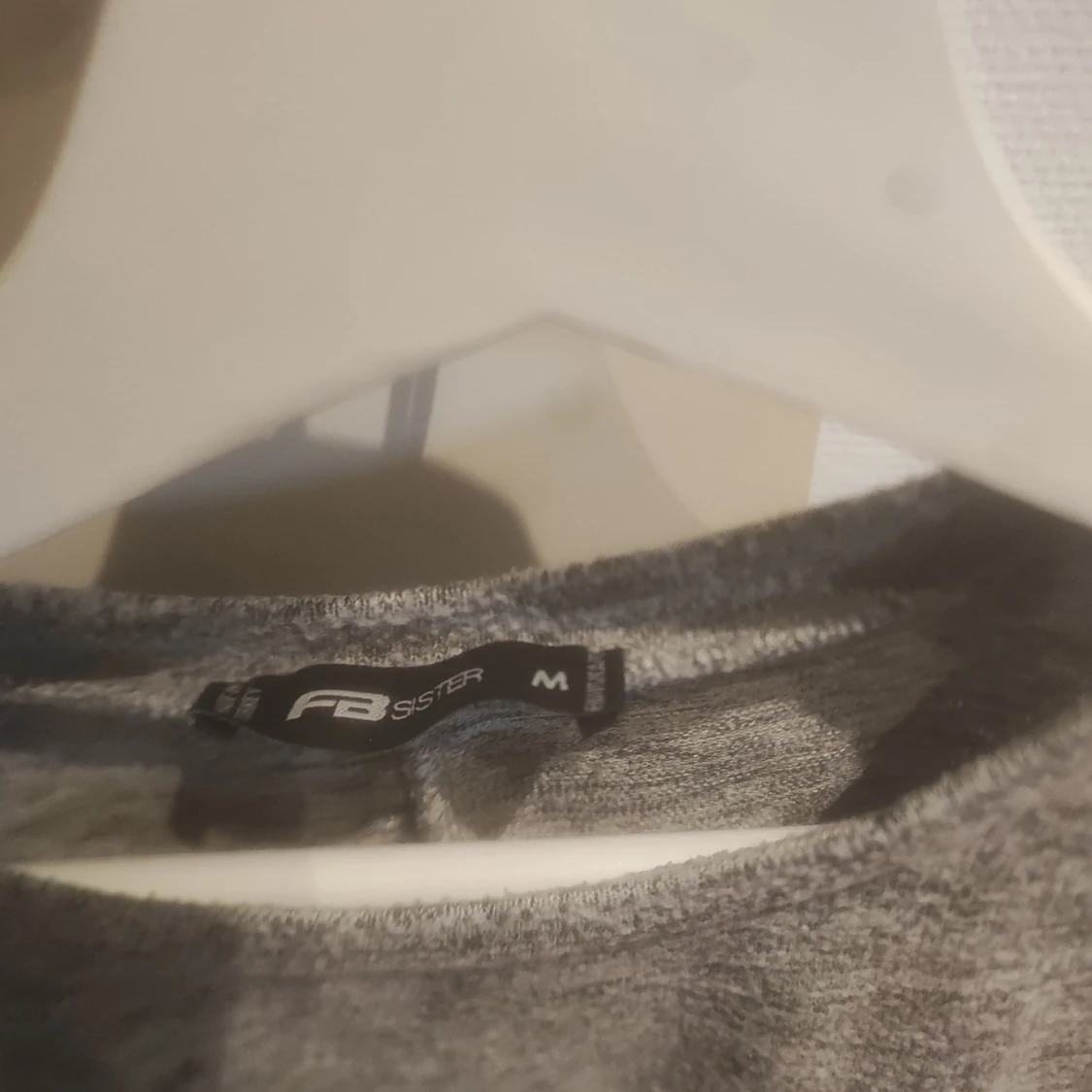 Grå långärmad tröja från FB Sister - 1