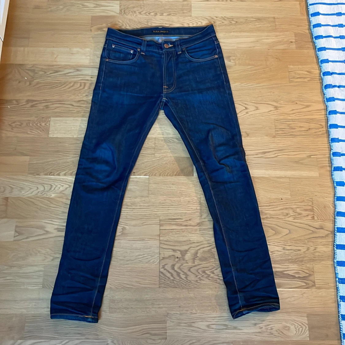 Mörkblå jeans från Nudie Jeans