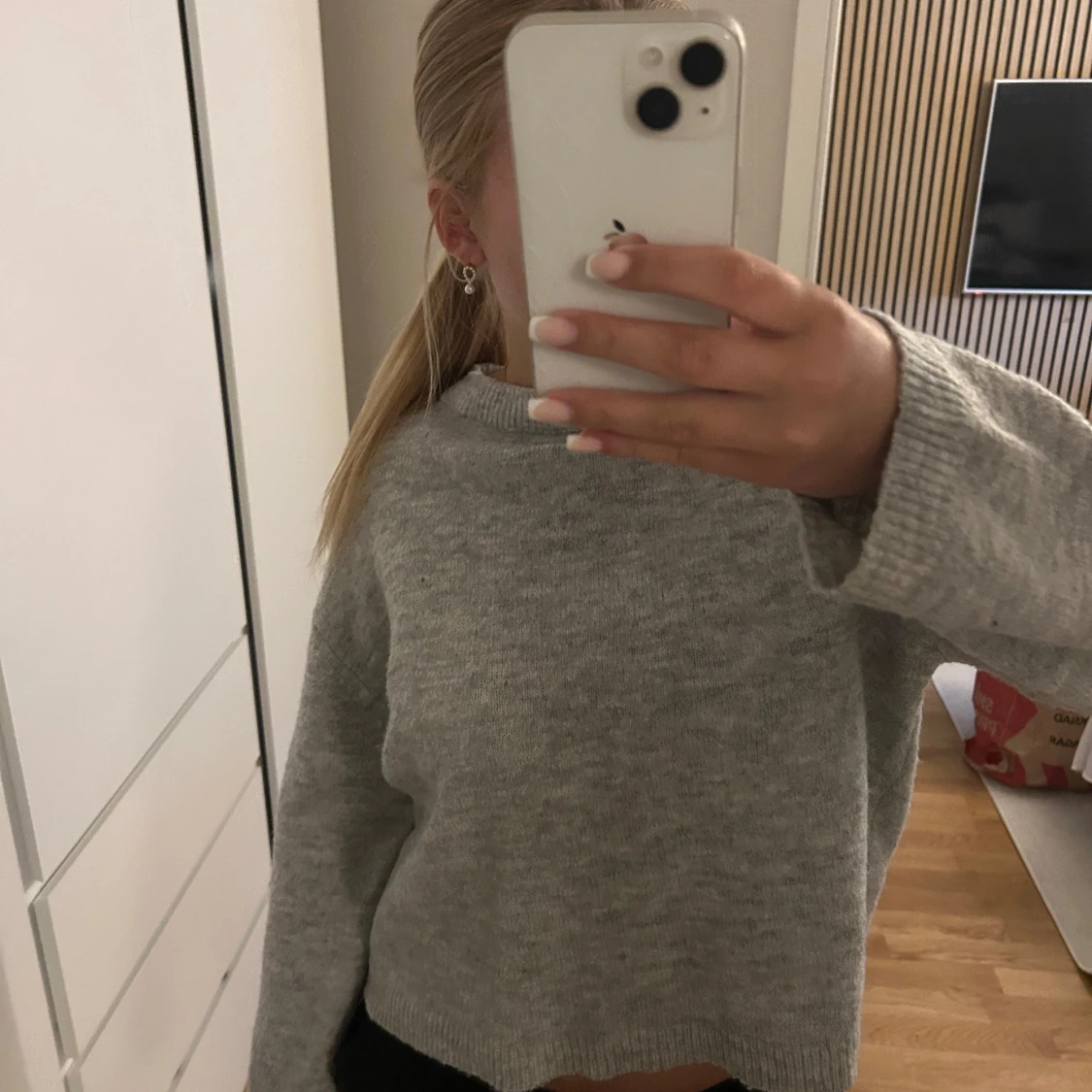 Grå stickad tröja - 1