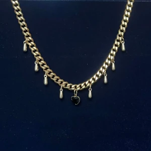 Maria Nilsdotter liknande halsband  - Supersnyggt och elegant Maria Nilsdotter liknande halsband !!❣️❣️ längd: 50cm