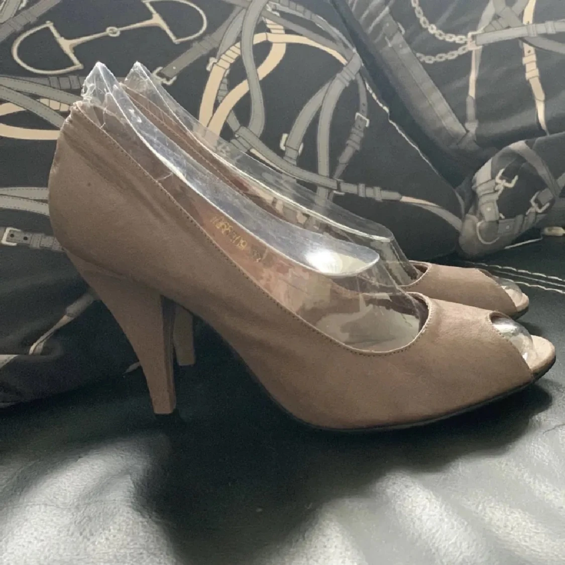 Bruna pumps med öppen tå 37  - 2