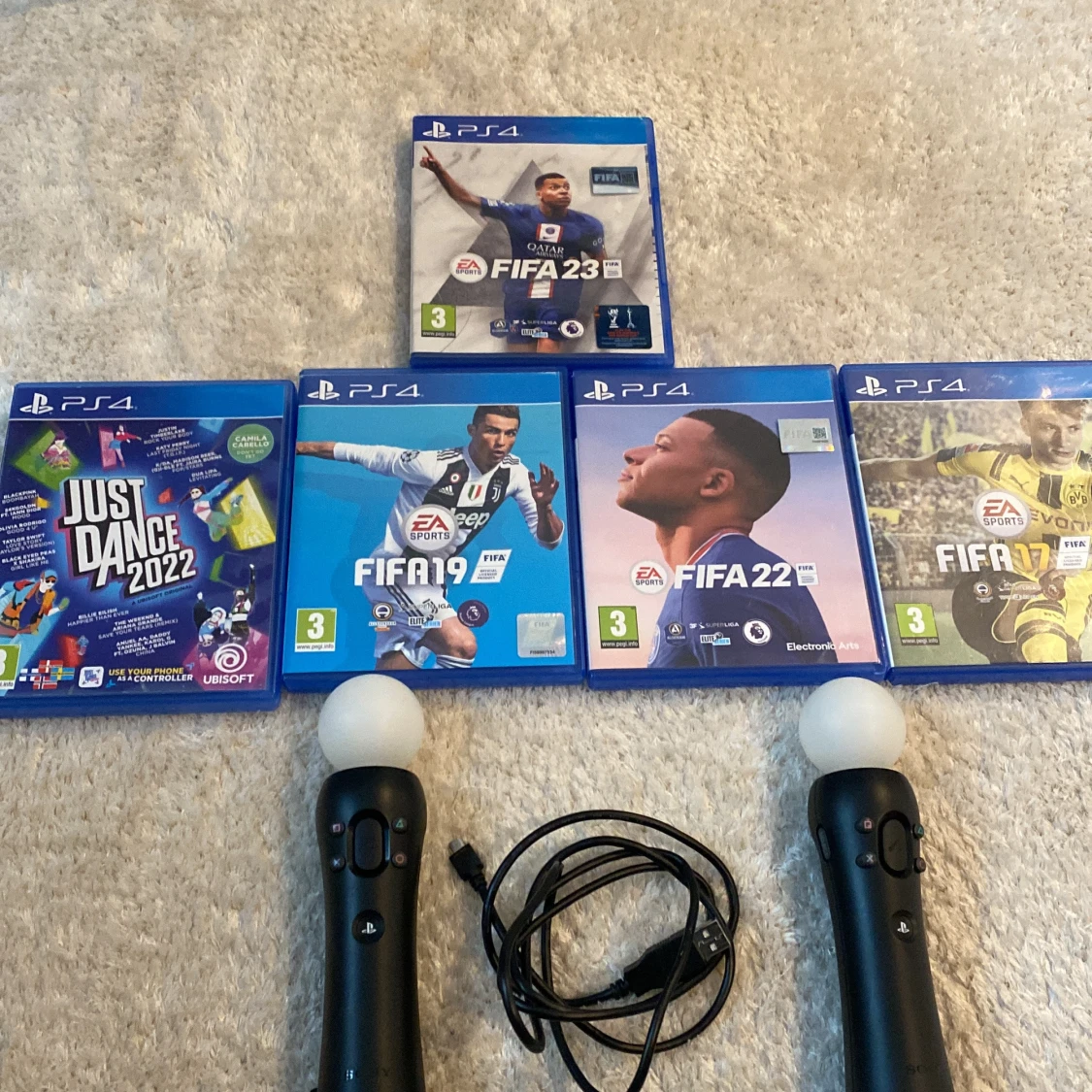 PS4-spel och tillbehör