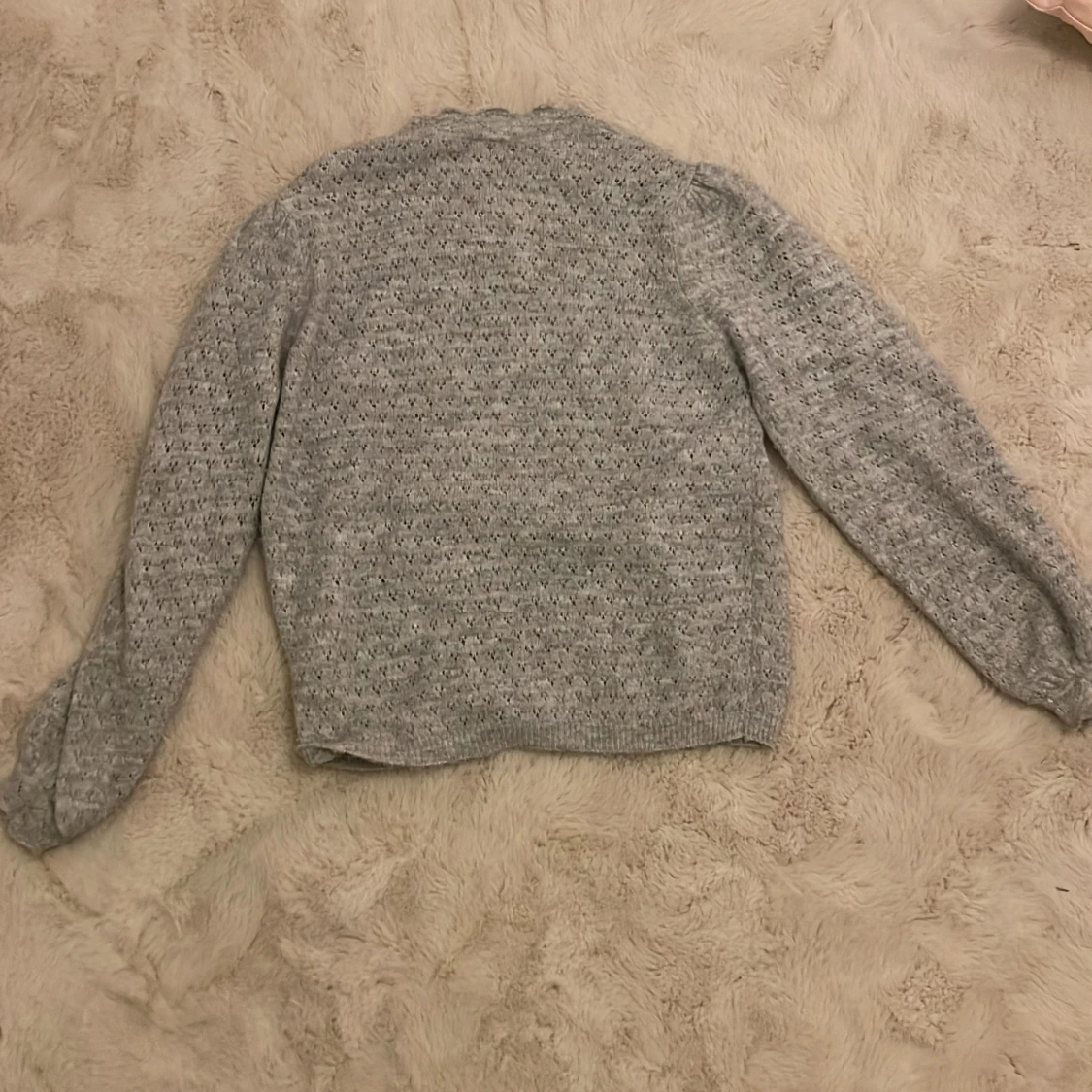 Grå stickad tröja från Stories - 1