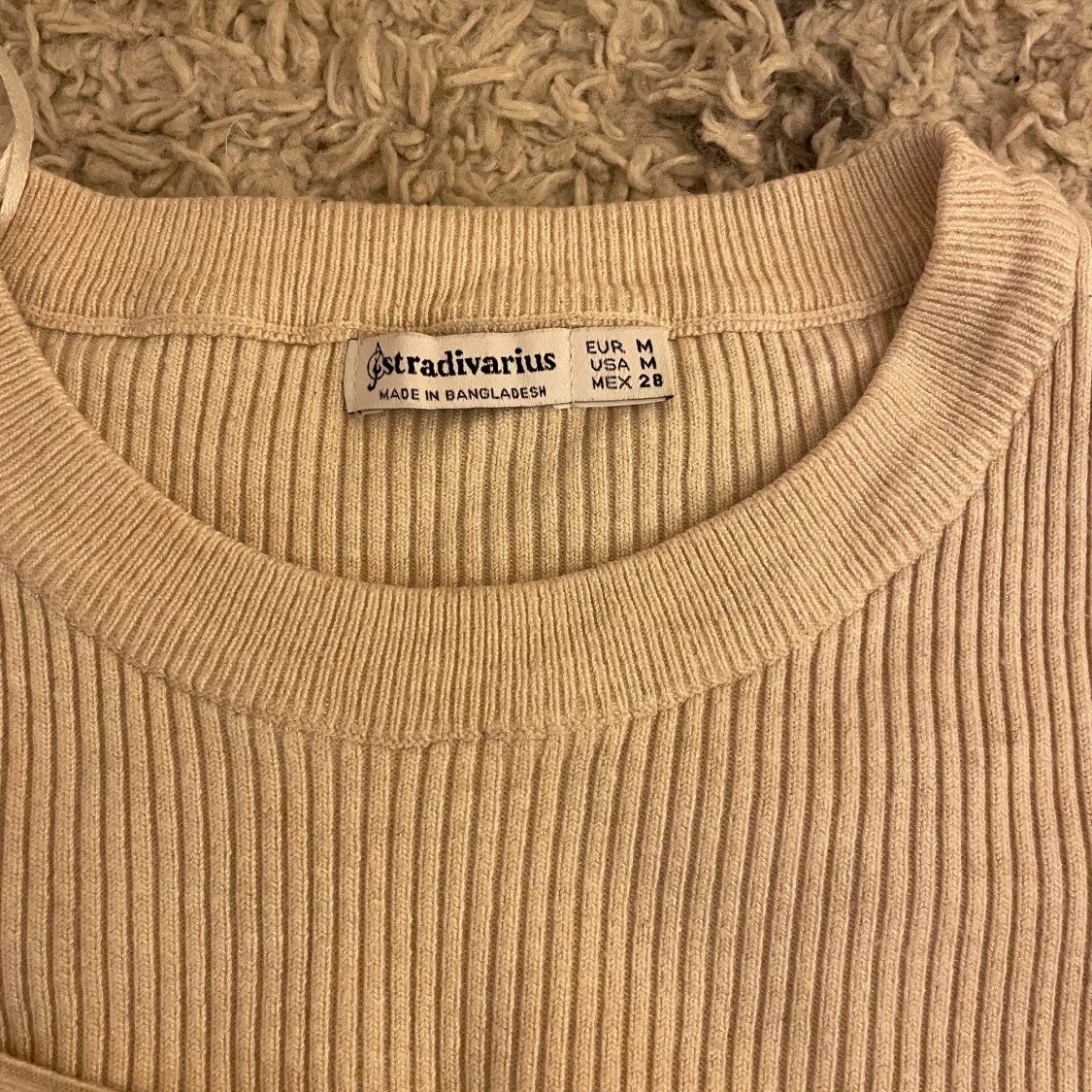 Beige ribbad tröja från Stradivarius - 2
