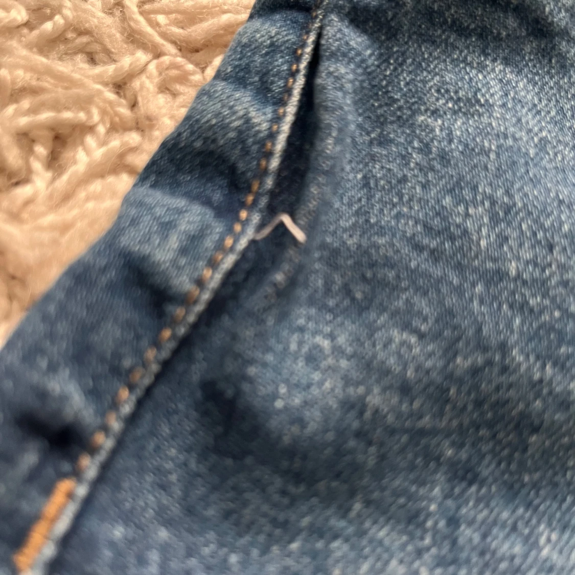 Högmidjade blå jeans storlek 40 - 4