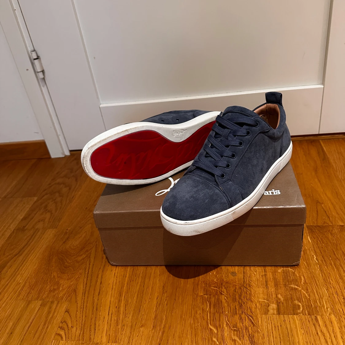 Mörkblå sneakers från Christian Louboutin