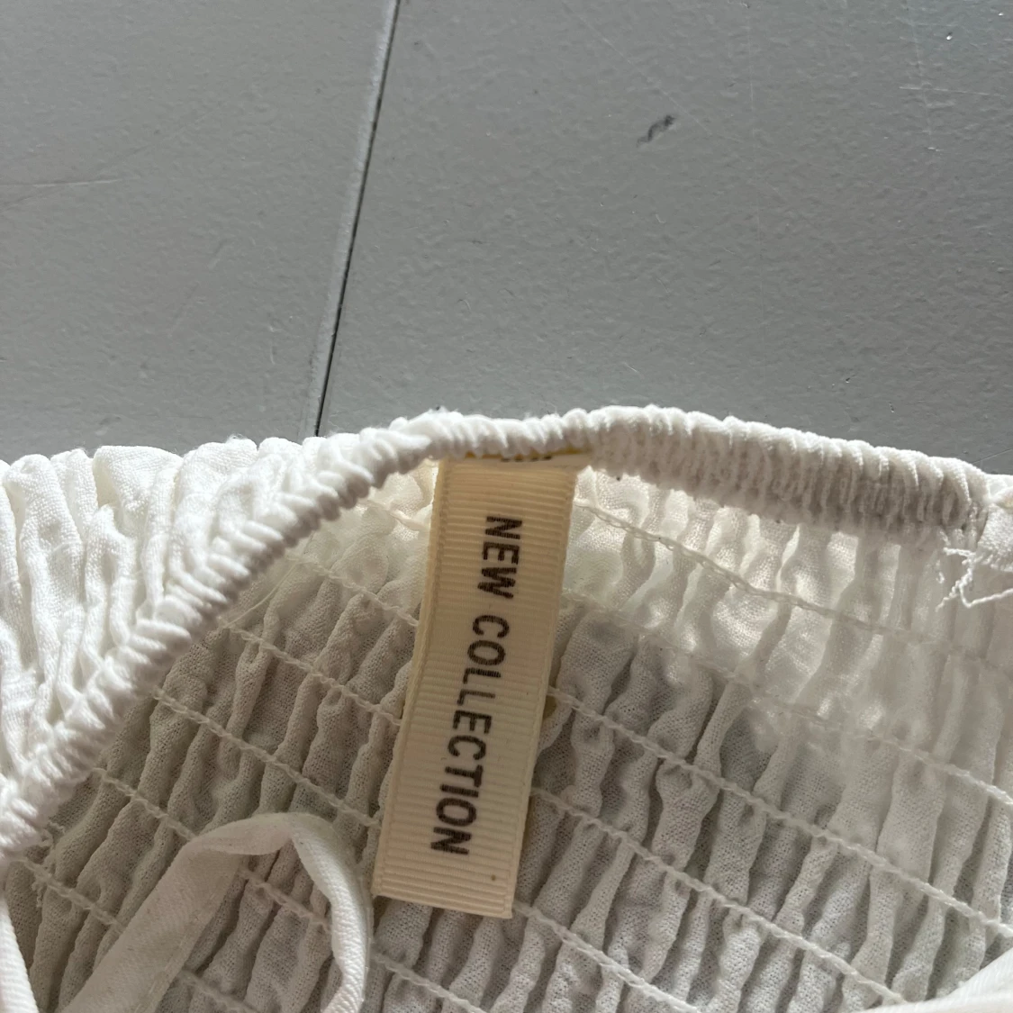 Vit kortklänning med knyt  - 2