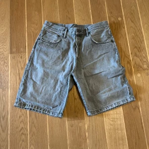 Acne studios jorts - Schyssta acne jorts, knappt använda