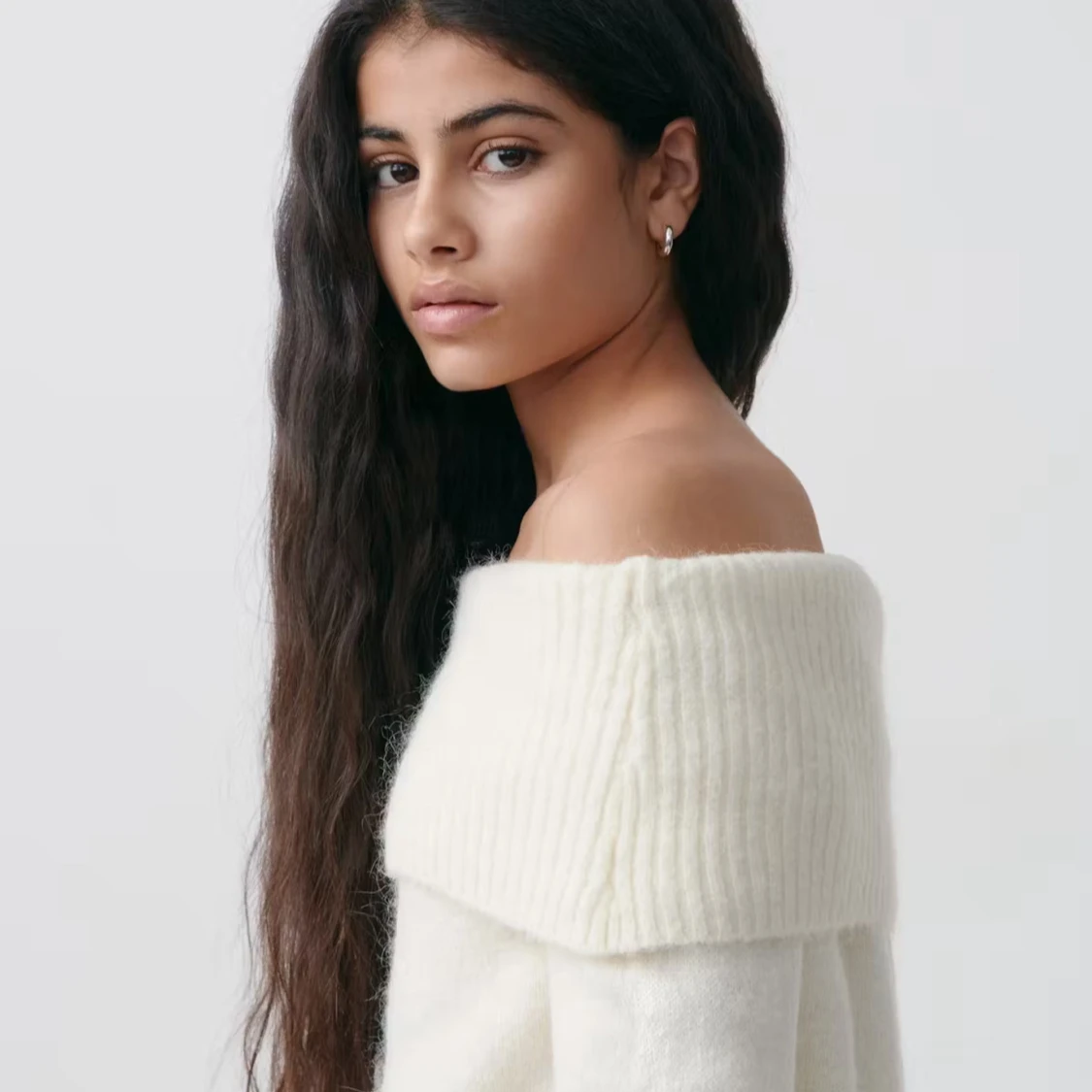 Offshoulder stickad vit tröja - 3