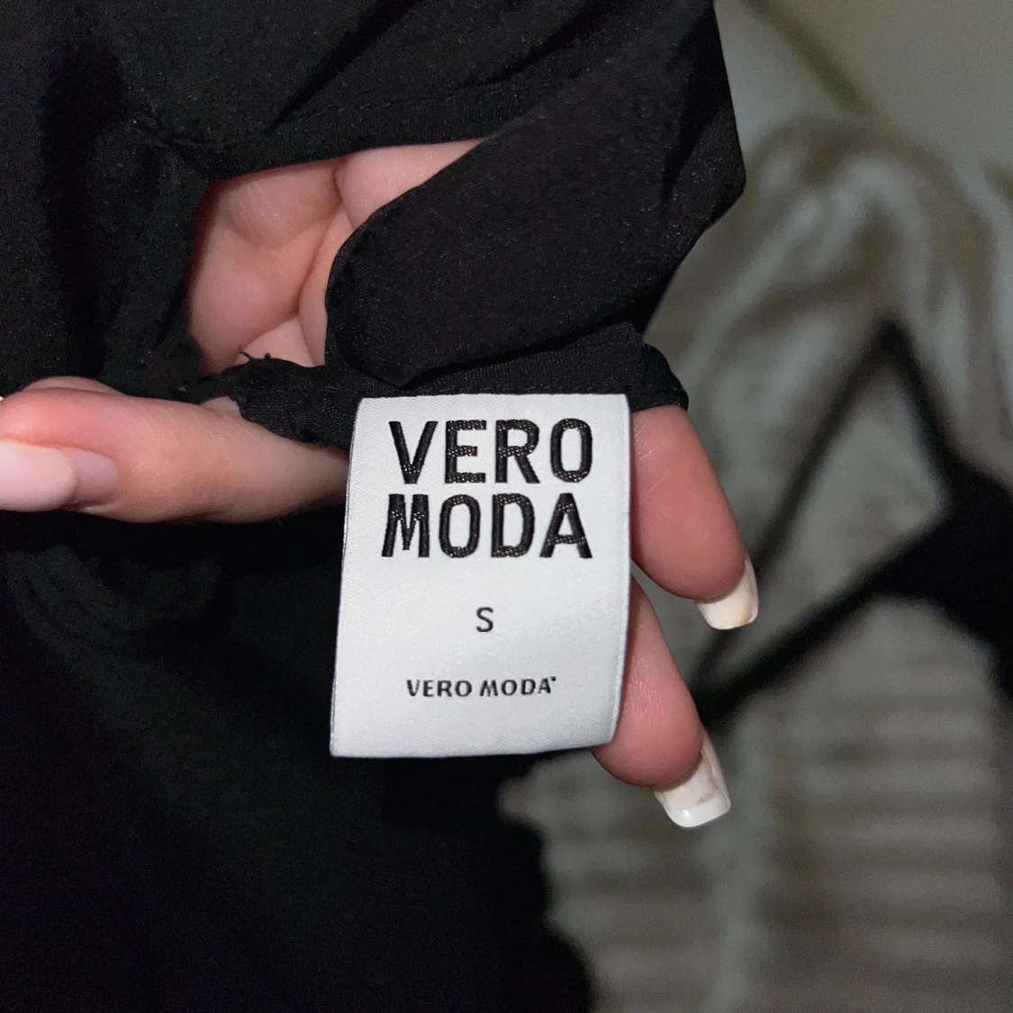 Svart blus med spetsdetaljer Vero Moda - 3