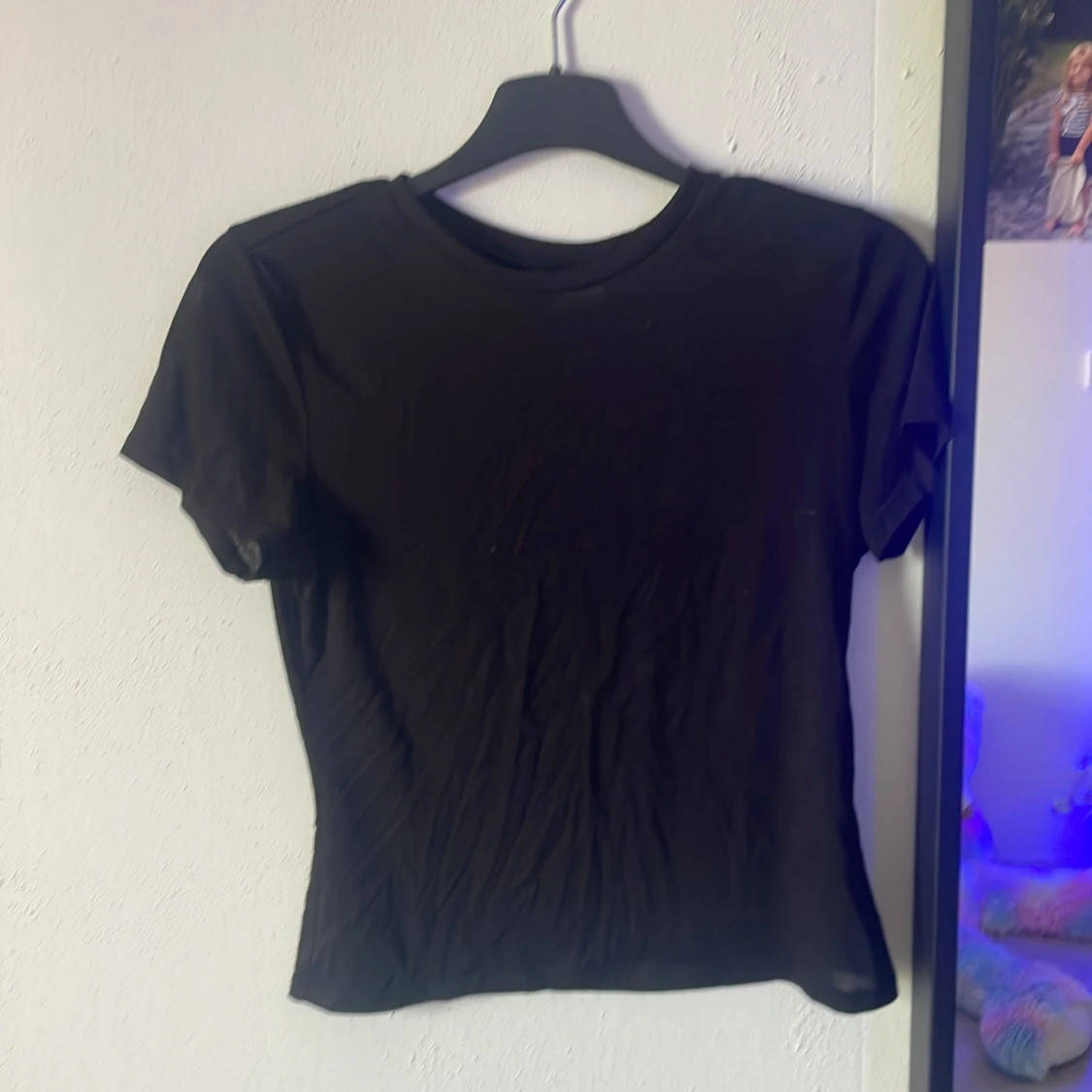 Svart basic topp från Divided