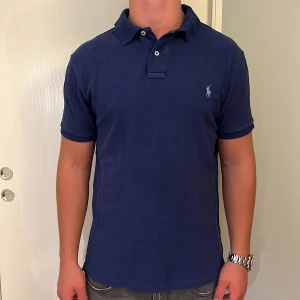 Ralph Lauren piké slim fit  - Ralph Lauren | Mycket bra skick | Size - L | Nypris 1600 mitt pris 499 | Hör av dig vid minsta fråga eller fundering📩