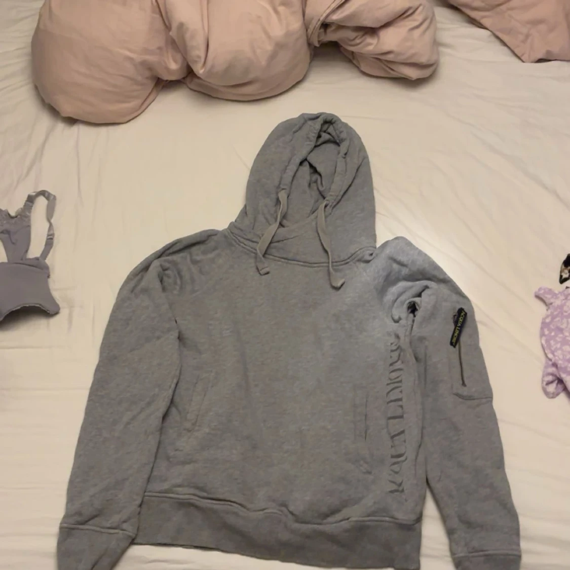 Grå hoodie från Acqua Limone