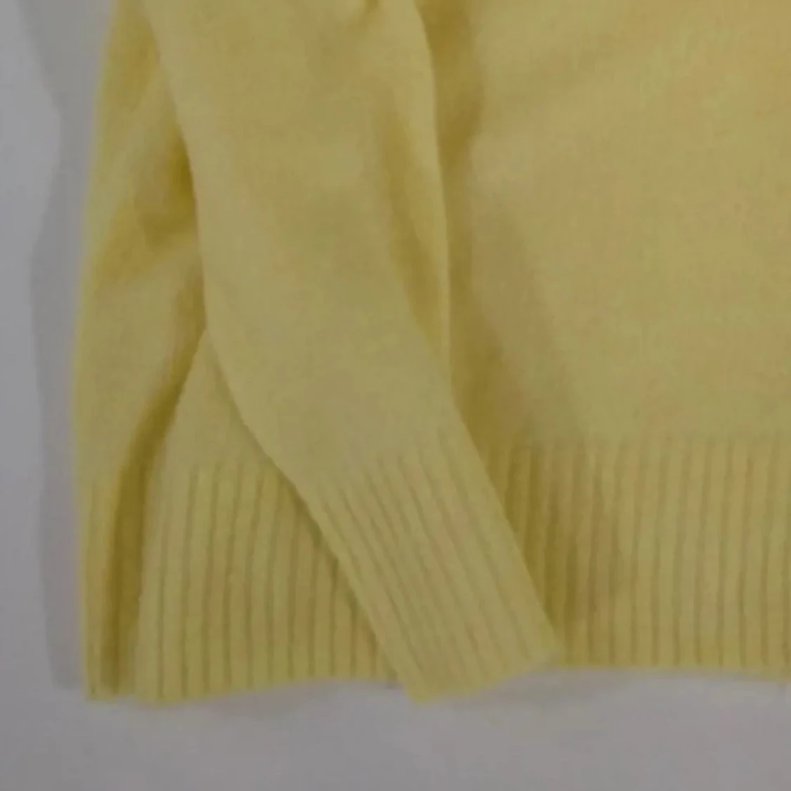 Ljusgul stickad tröja från JDY - 3