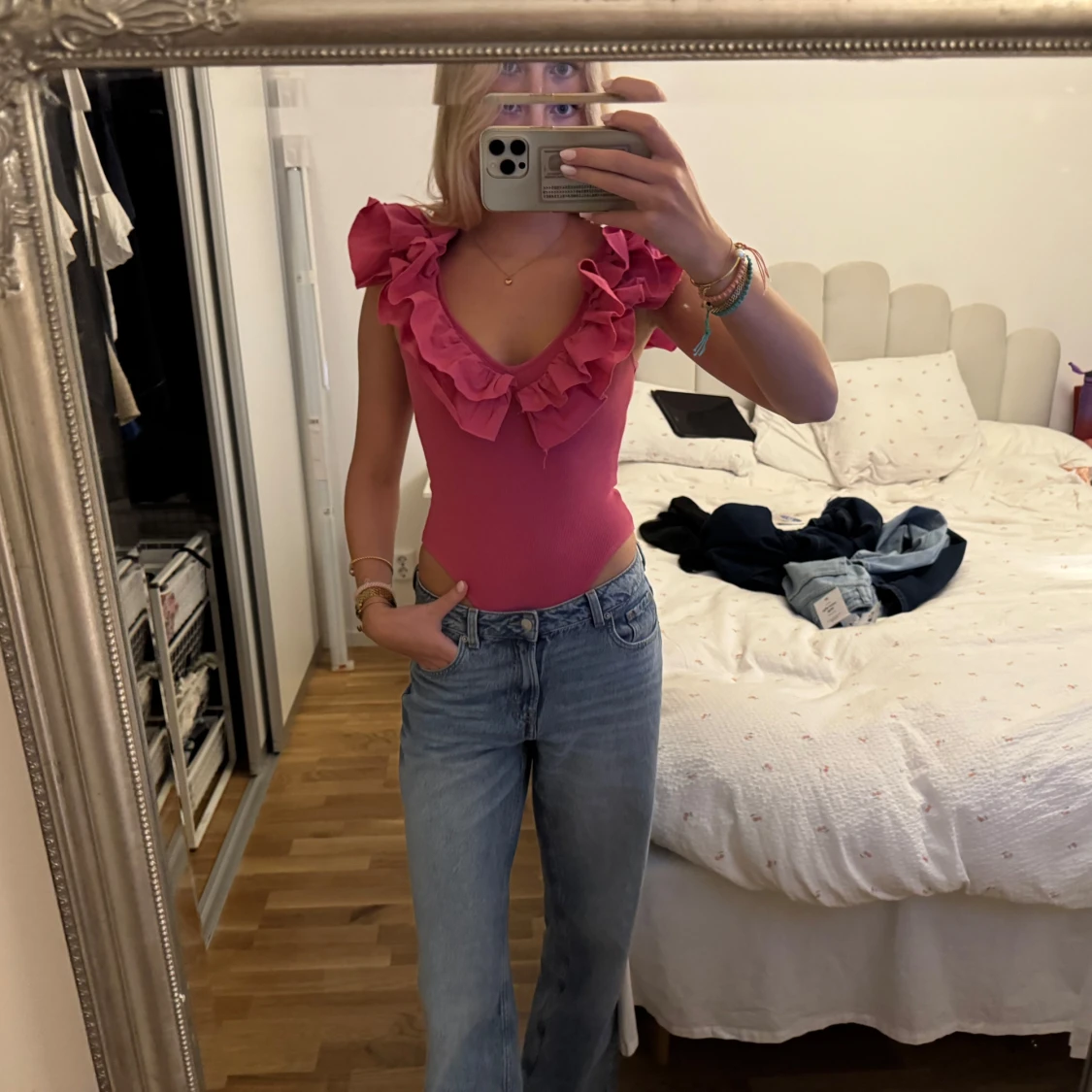 Rosa volangtopp med djup v-ringning